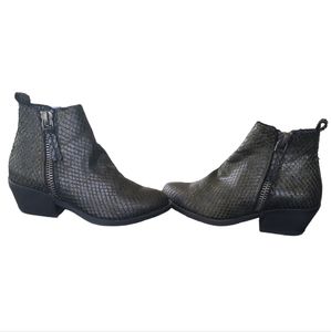 Very G “Cassidy” Metallic Block-Heel Ankle Booties/Boot Size 6